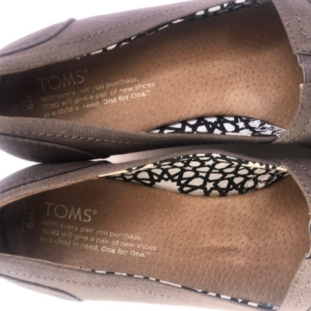Toms Shoes Womens Wedge Size W9 Gray Canvas Classi - Picture 3 of 8